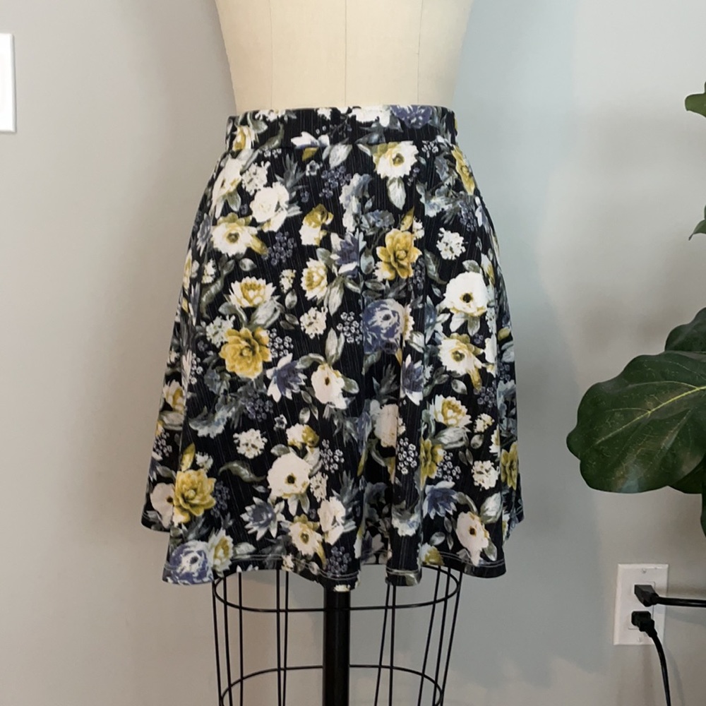 SALE‼️ Floral Skirt